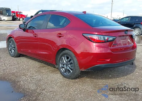 2019 Toyota Yaris Le z USA, uszkodzony, nr VIN 3MYDLBYV2KY522238